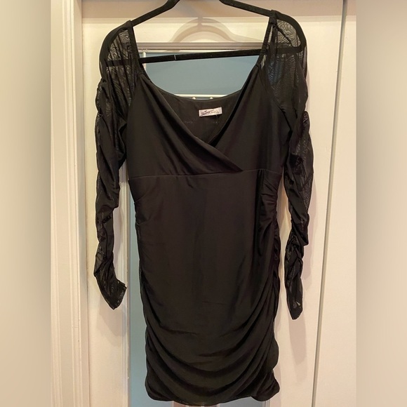 🆕 Hollister Co. DRESS -black cocktail dress size Large deep V neckline sheer - Picture 4 of 9
